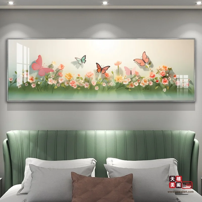 蝶戏花丛