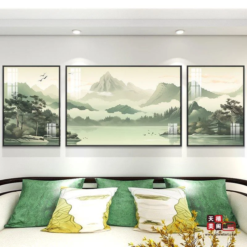 青山映水